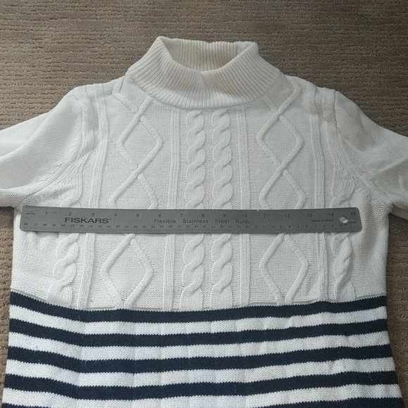Navy & white cable knit turtleneck sweater - Picture 7 of 11